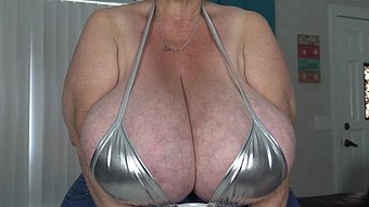 Suzie Q Has Big Boobs Picture