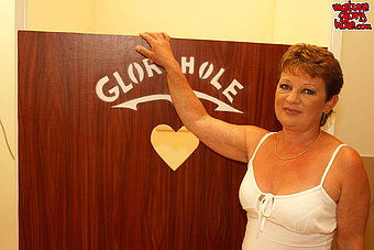 Mature Gloryhole Picture