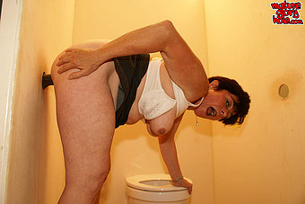 Mature Gloryhole Picture