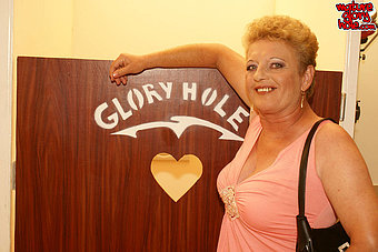 Mature Gloryhole Picture