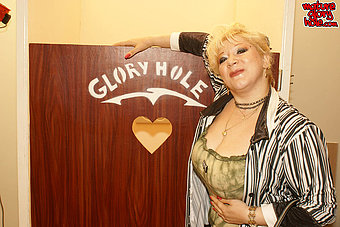 Mature Gloryhole Picture