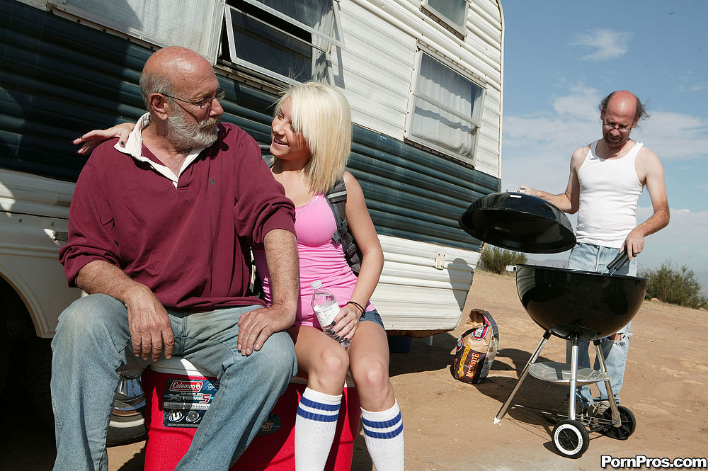 1000px x 665px - Tessa Taylor having fun with a horny grandpa - MatureKingdom.com